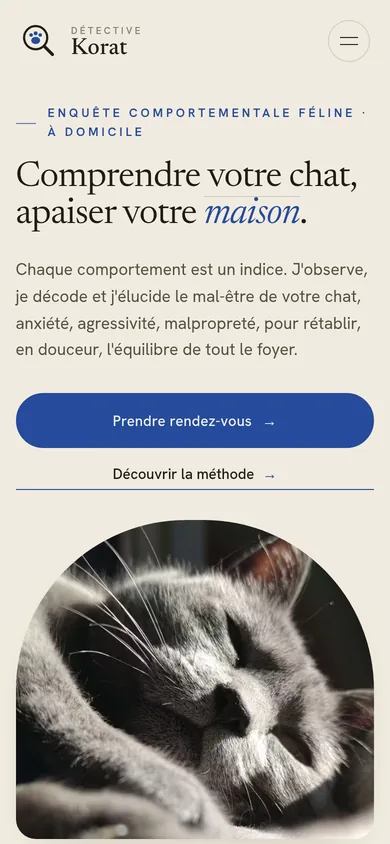 Page d’accueil de detective-korat.fr sur téléphone : titre « Comprendre votre chat, apaiser votre maison » et bouton « Prendre rendez-vous »